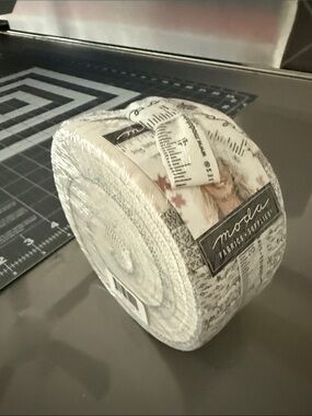 Moda - Primitive Gathering - itty bitty jelly roll fabric